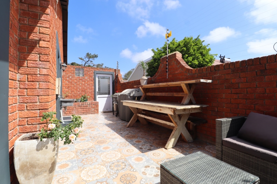 4 Bedroom Property for Sale in Sherwood Eastern Cape